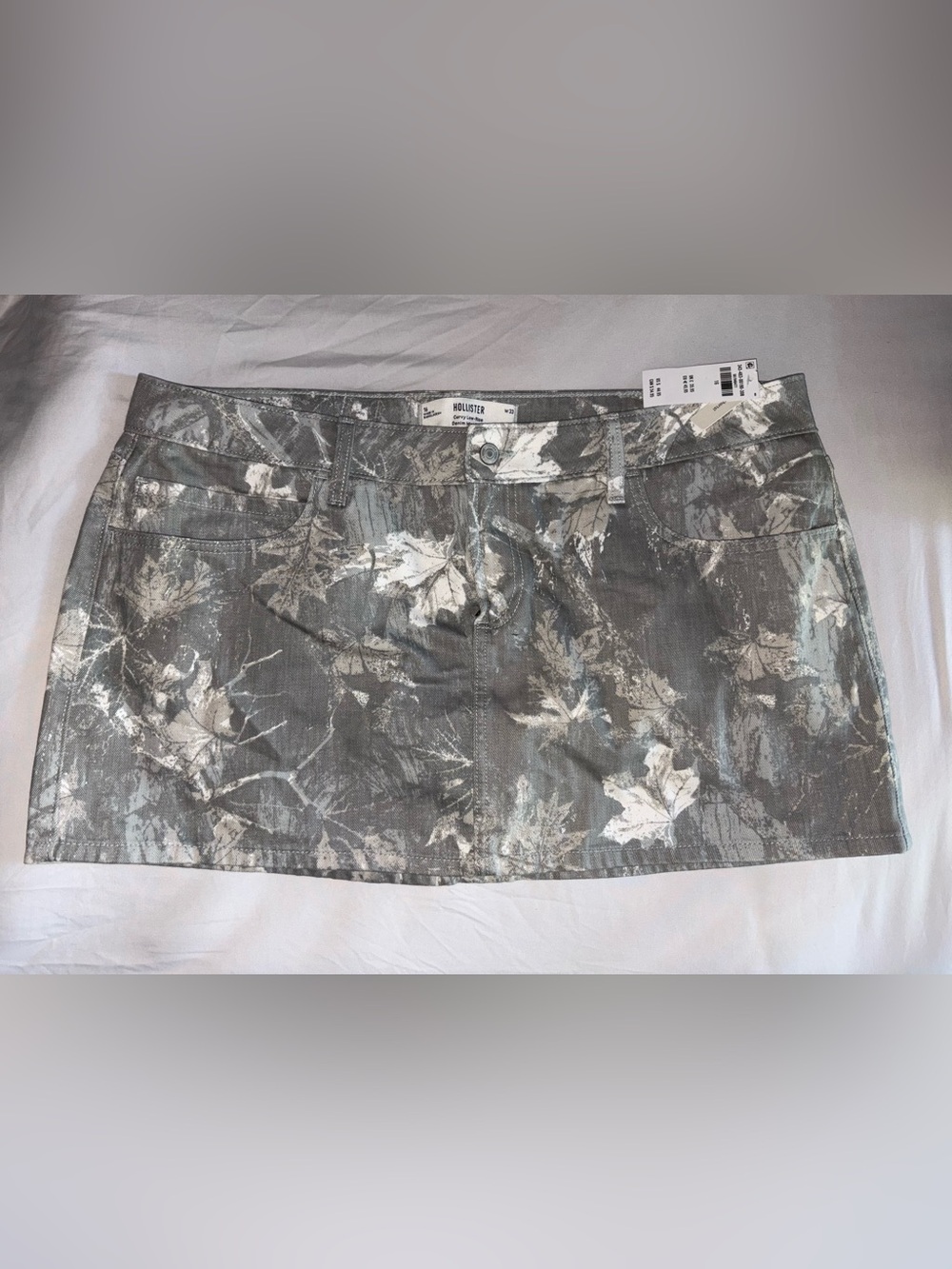 Hollister Curvy Low-rise Camo Denim Mini Skort